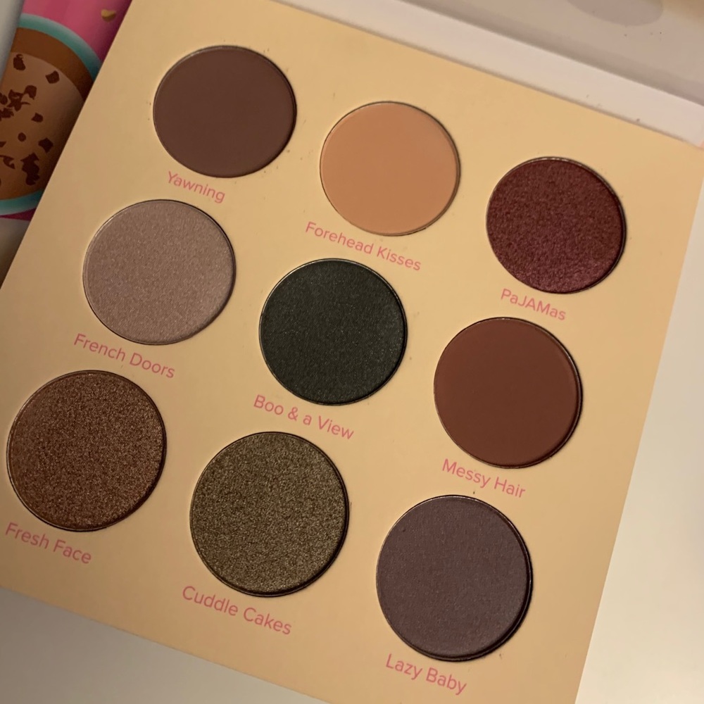 Breakfast in bed eyeshadow pallet